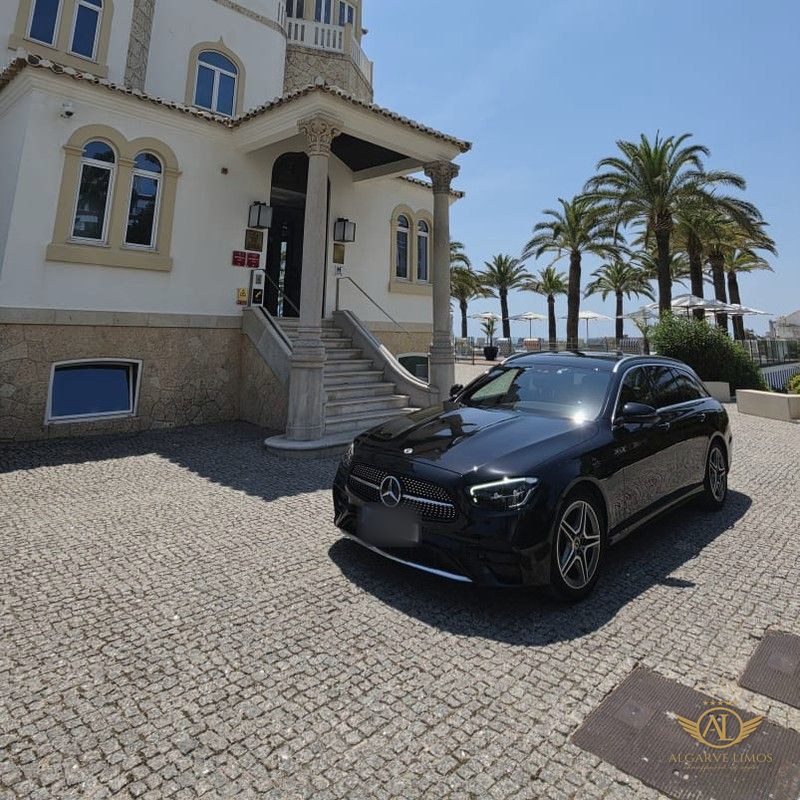 Algarve Limos Mercedes-Benz at a historic five-star hotel in Praia da Rocha