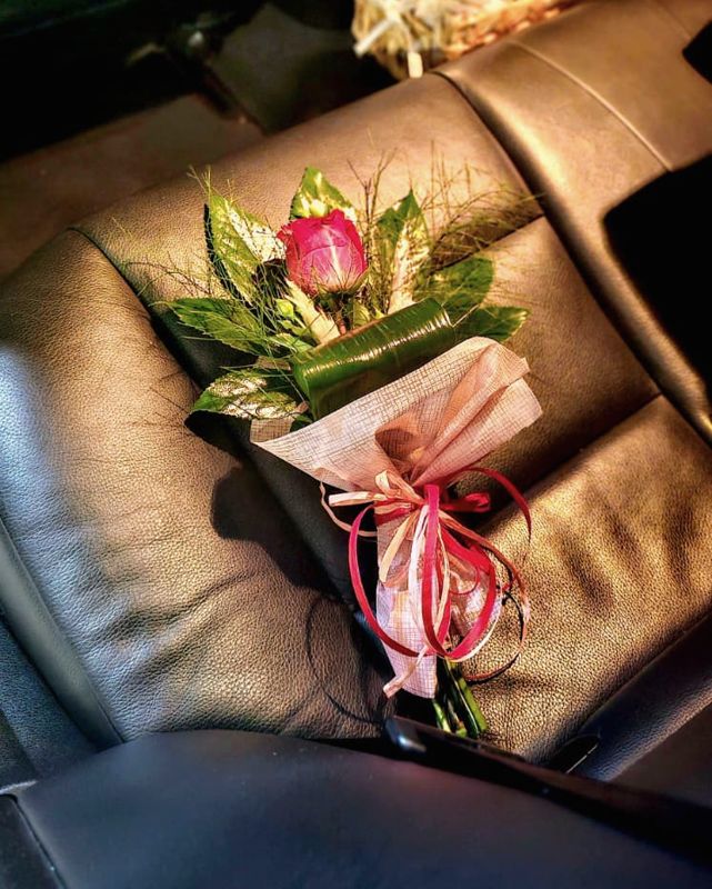 Welcome flowers and refreshments on the back seat of an Algarve Limos car